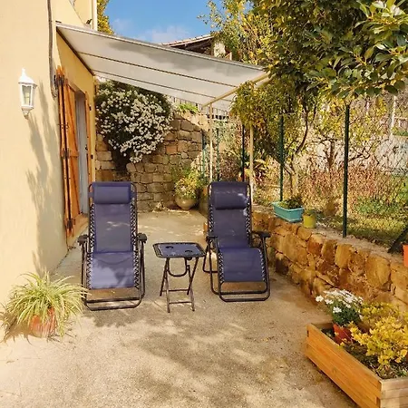 Bas De Villa. Cote D'azur, A 20 Kms De